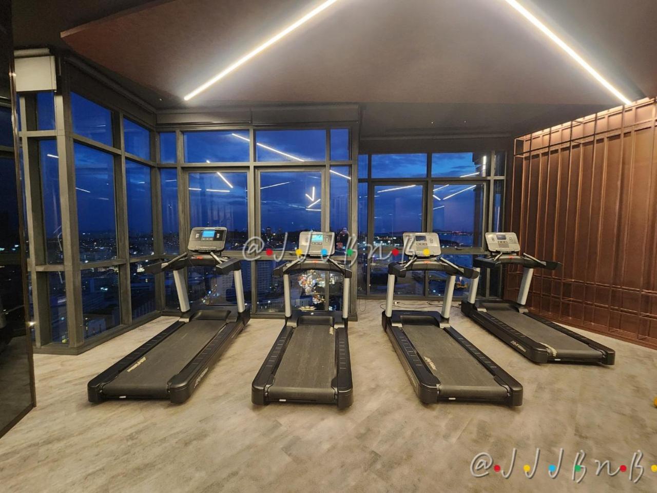 Edge Central Pattaya By Jjj Extérieur photo